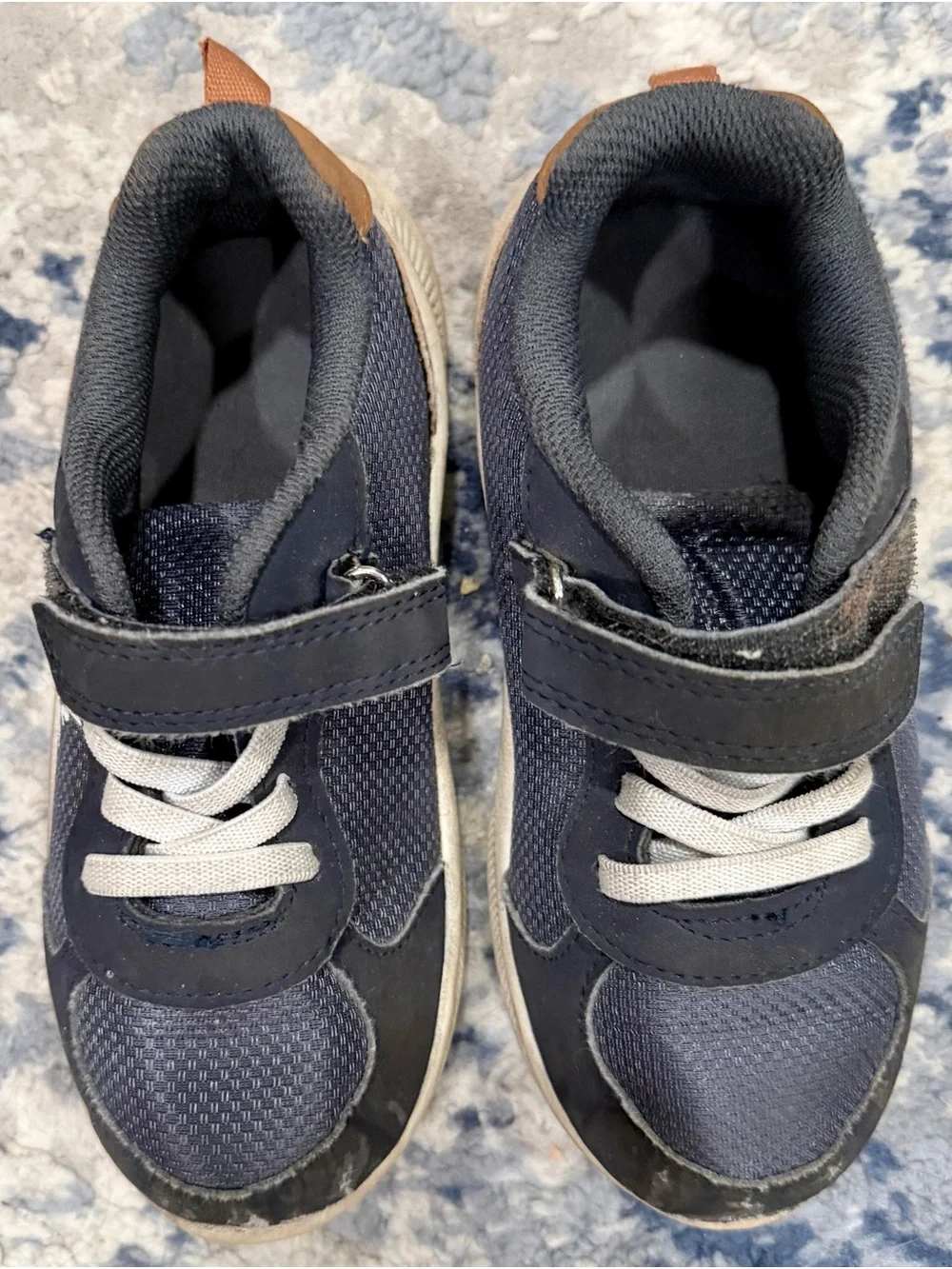 OshKosh B'gosh Navy and White Kids Hook-and-Loop Sneakers